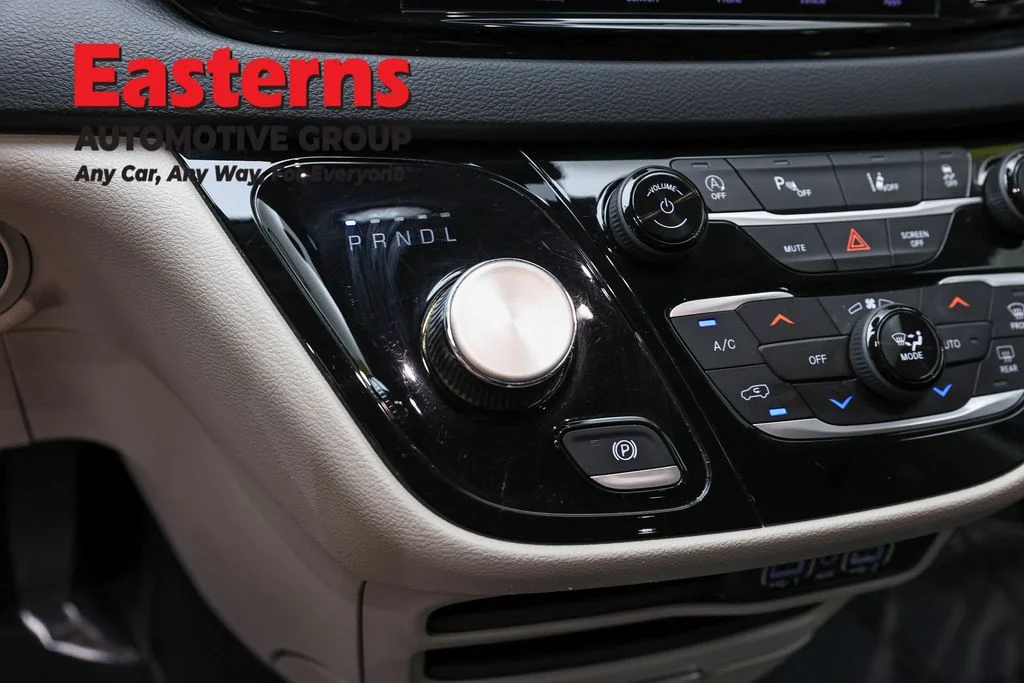 Used 2023 Black Chrysler Touring L image 13