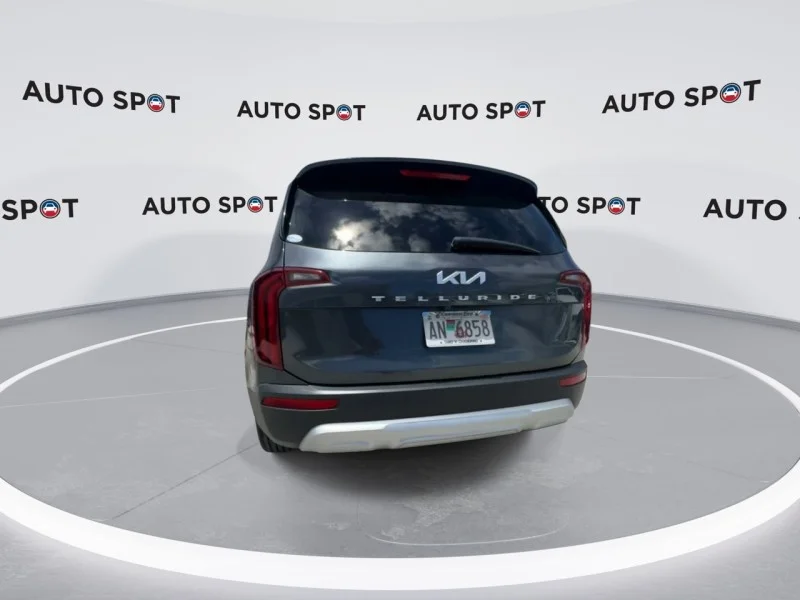 Used 2022 Gravity Grey Kia LX image 7