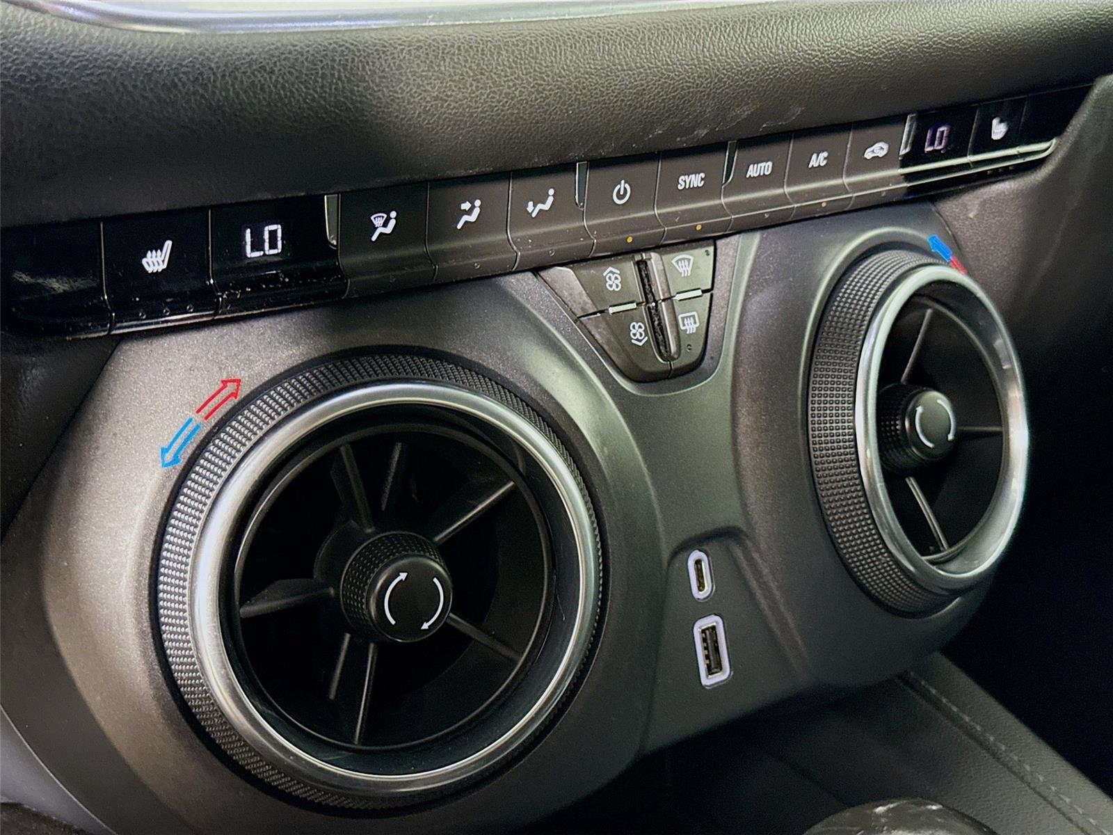 Used 2019 BLACK Chevrolet 4DR AWD LT image 17