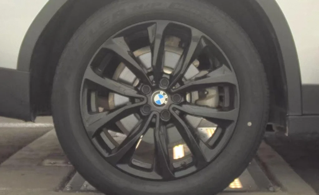 Used 2019 Silver BMW xDrive30i image 21