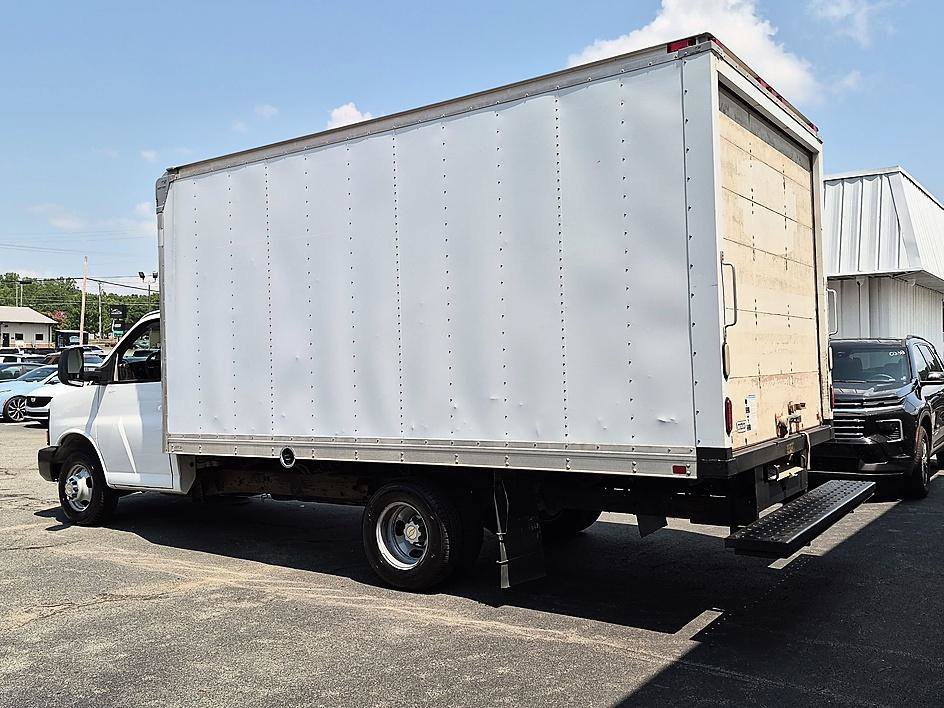 Used 2014 Summit White Chevrolet Work Van image 3