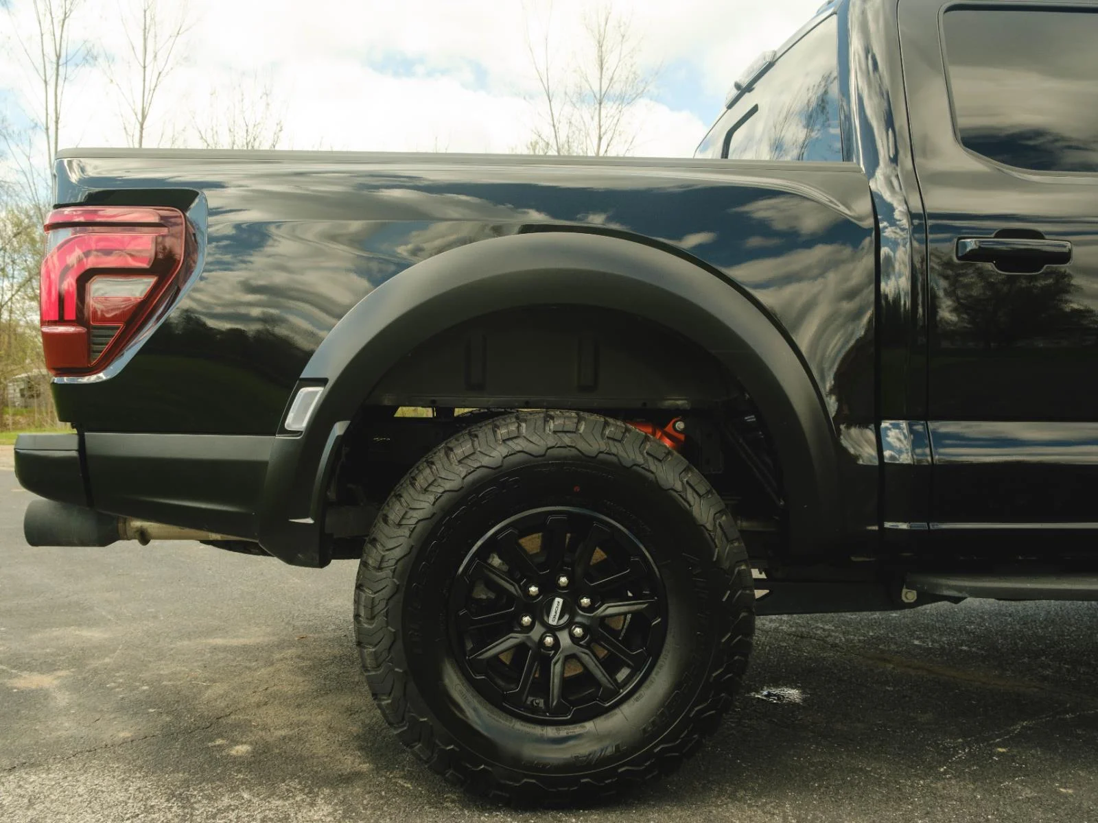 Certified Used 2025 Agate Black Metallic Ford Raptor image 13