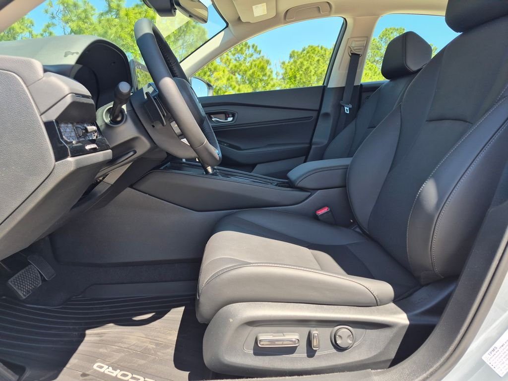 New 2026 Urban Gray Pearl Honda Touring image 14