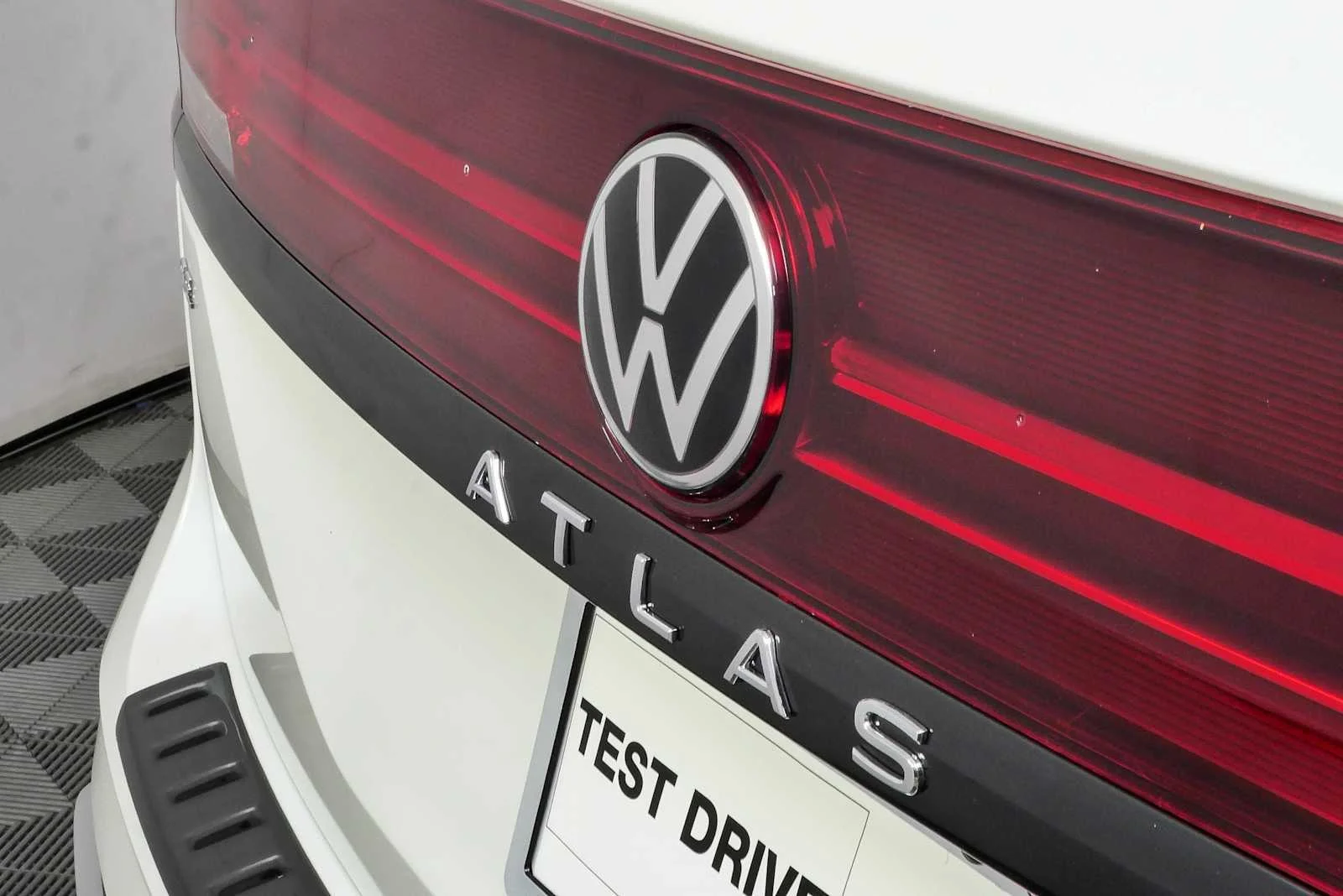 New 2026 Opal White Pearl Volkswagen 2.0T Peak Edition image 37