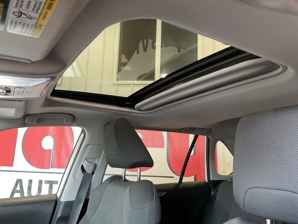 Used 2021 White Toyota XLE image 29