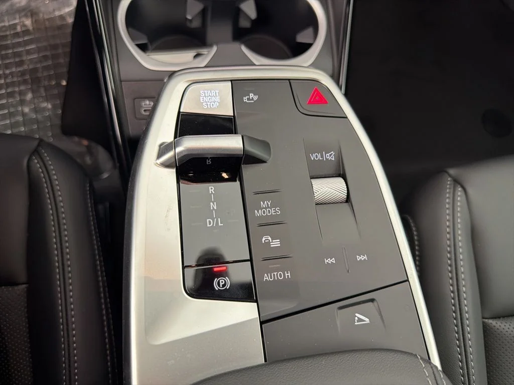 Used 2026 Space Silver Metallic BMW xDrive28i image 15