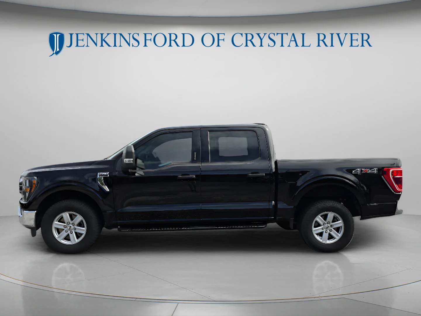 Used 2023 Agate Black Metallic Ford XLT image 10