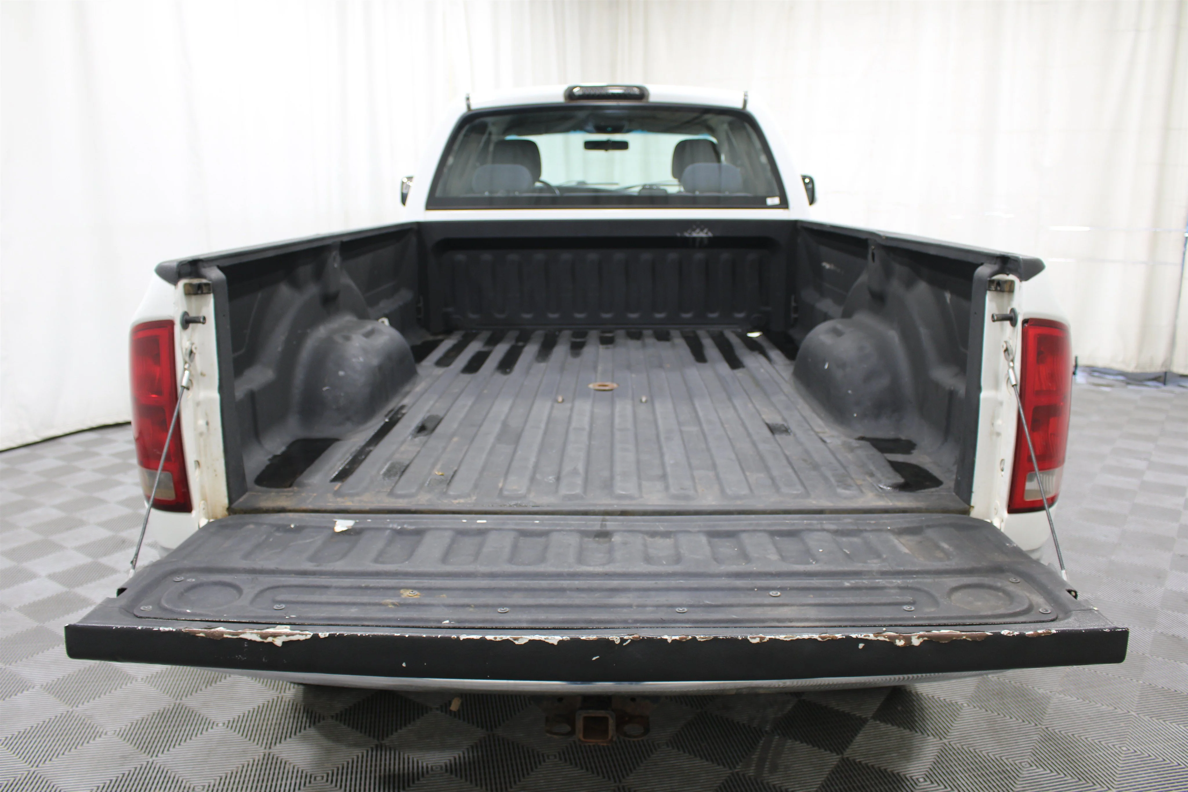 Used 2005 Bright White Dodge SLT image 18