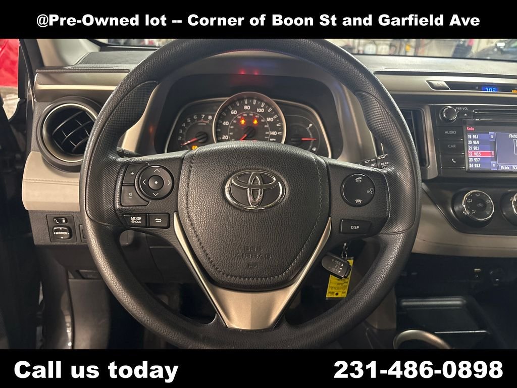 Used 2014 Gray Toyota LE image 20