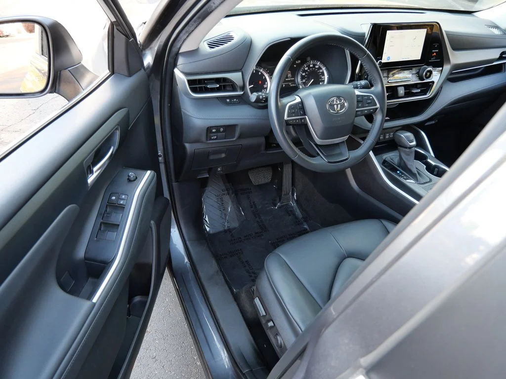 2023 Toyota Highlander XLE - Photo 10