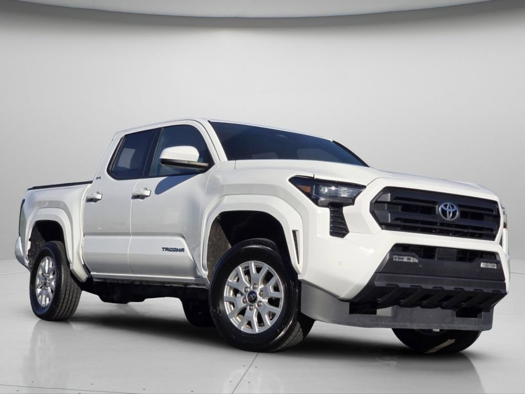 Certified Used 2025 Ice Toyota SR5 image 2