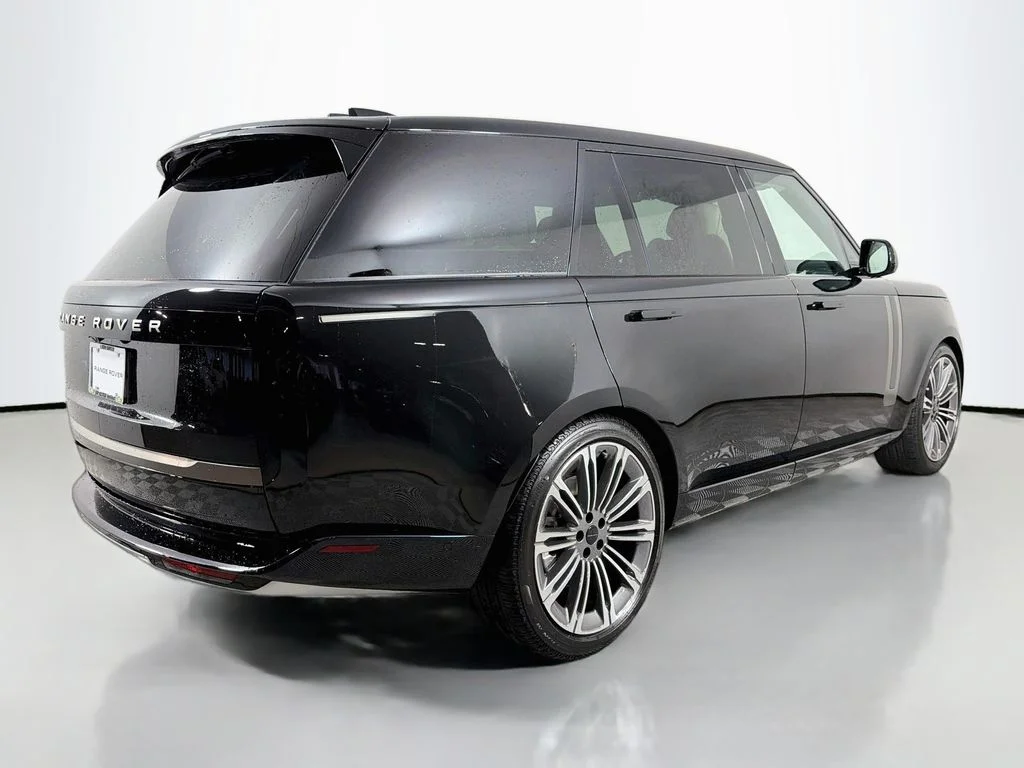 New 2026 Santorini Black Land Rover SE LWB 7-Seats / V8 image 5