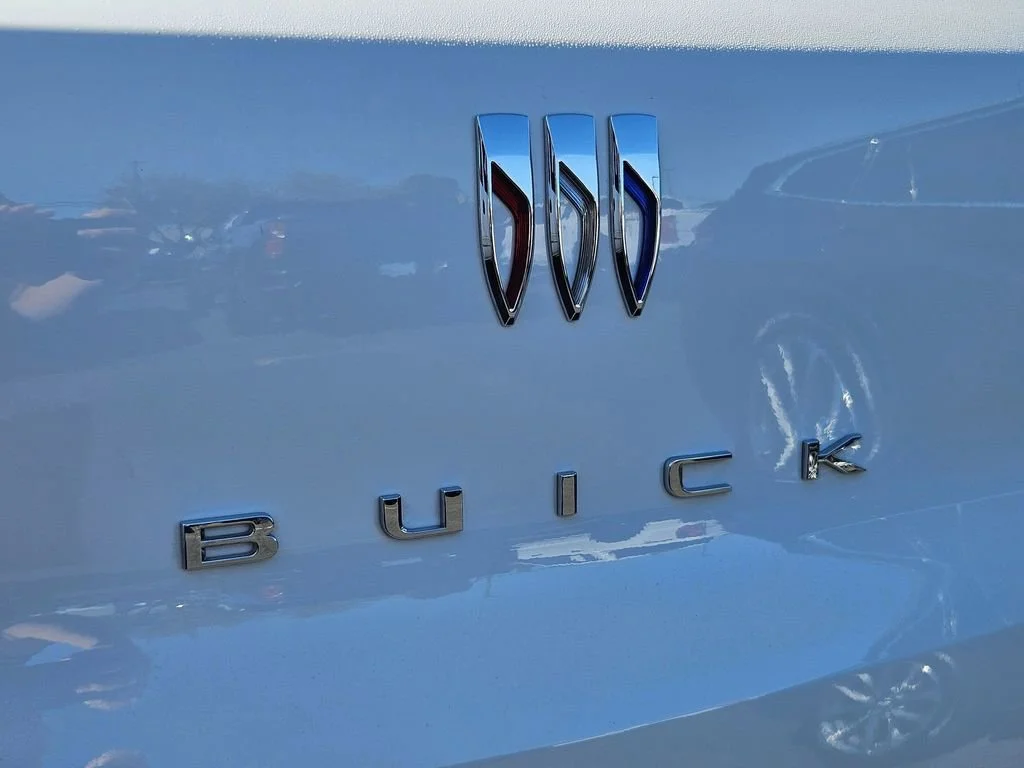 Used 2024 Summit White Buick Preferred image 26