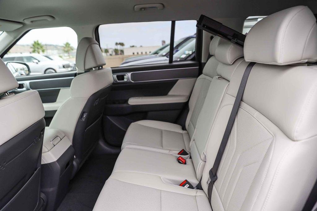 New 2026 Shimmering Silver Hyundai SEL image 16