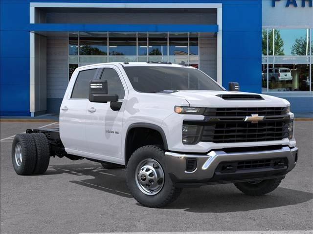 New 2026 Summit White Chevrolet Work Truck image 7