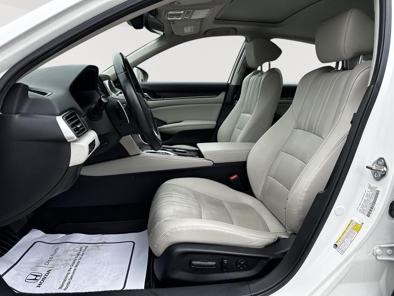 Used 2019 Platinum White Pearl Honda Touring image 7