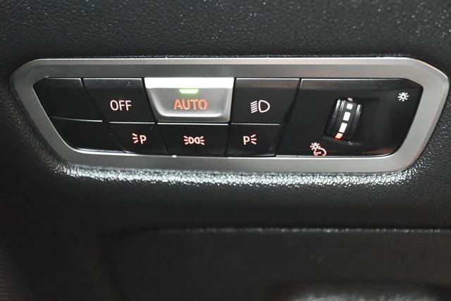 Used 2022 White BMW xDrive40i image 28