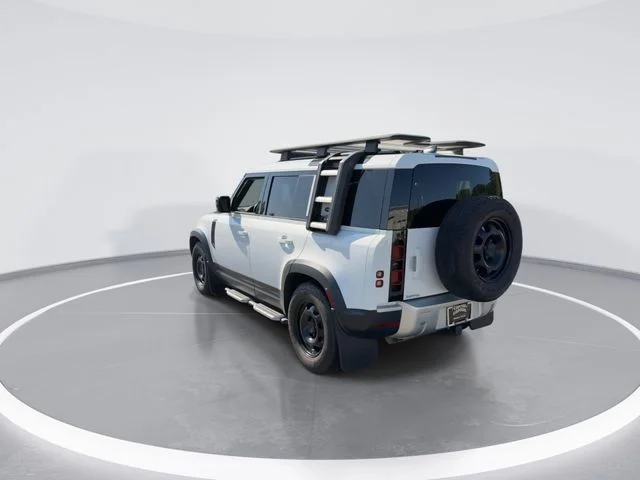 Used 2023 White Land Rover S image 6