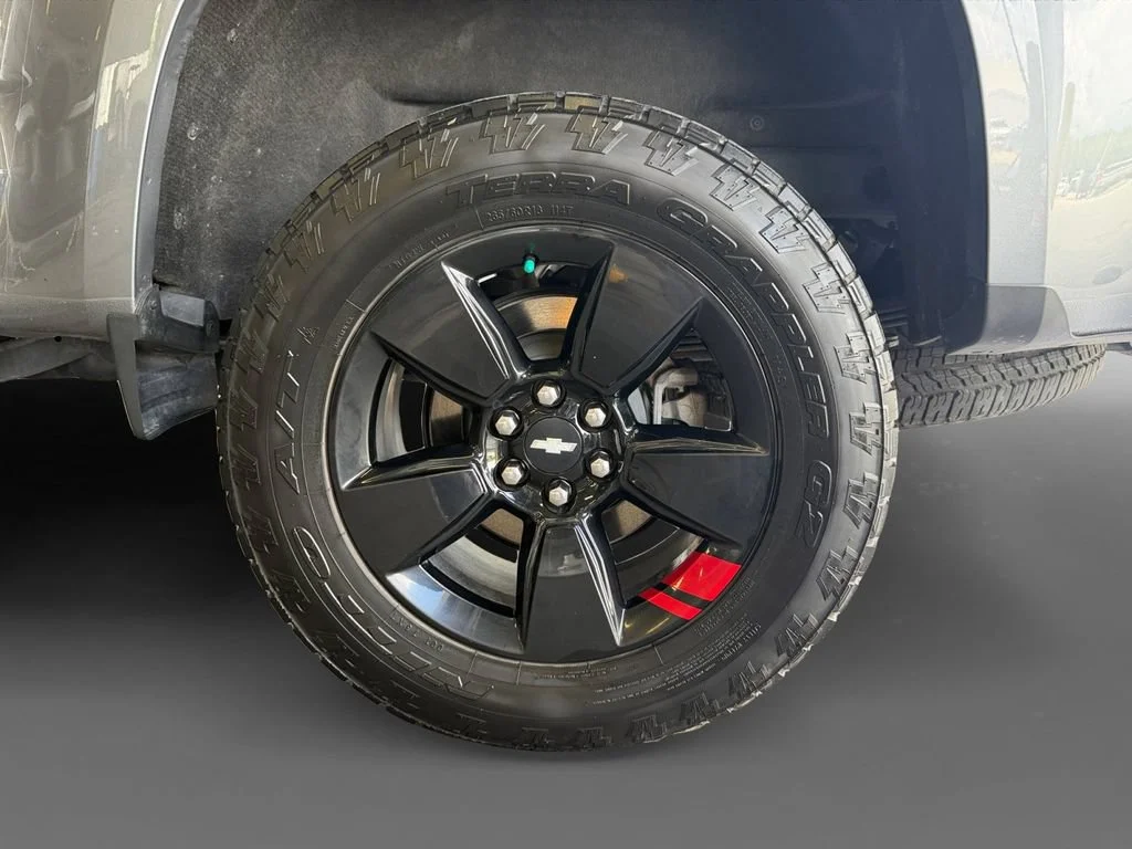 Used 2021 SATIN STEEL METALLIC Chevrolet 4WD LT image 16