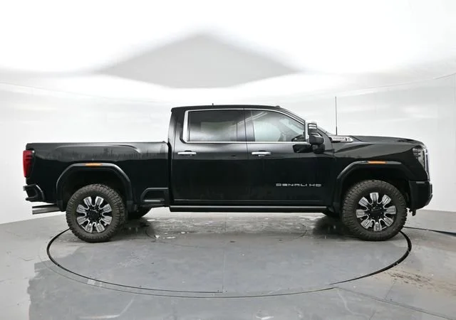 Used 2024 Onyx Black GMC Denali image 8