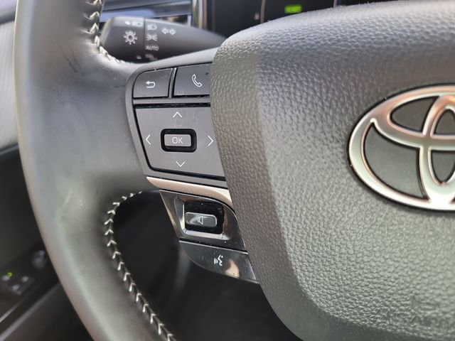 Used 2025  Toyota SE image 28