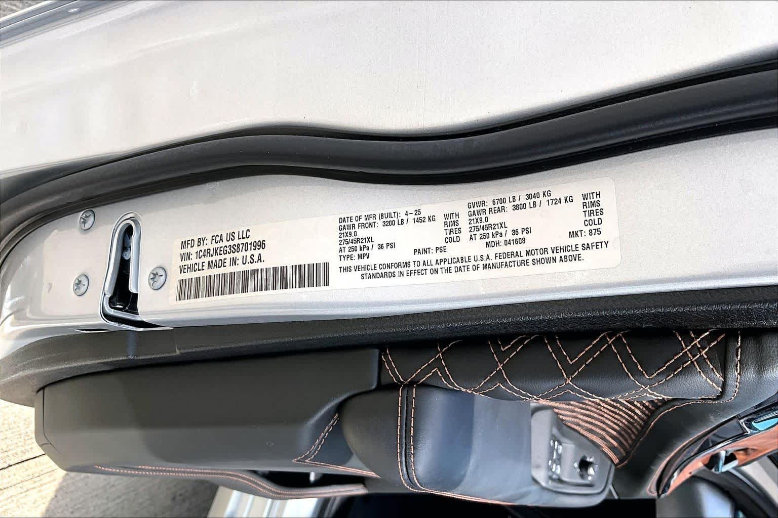Used 2025 Silver Zynith Jeep Summit Reserve image 37