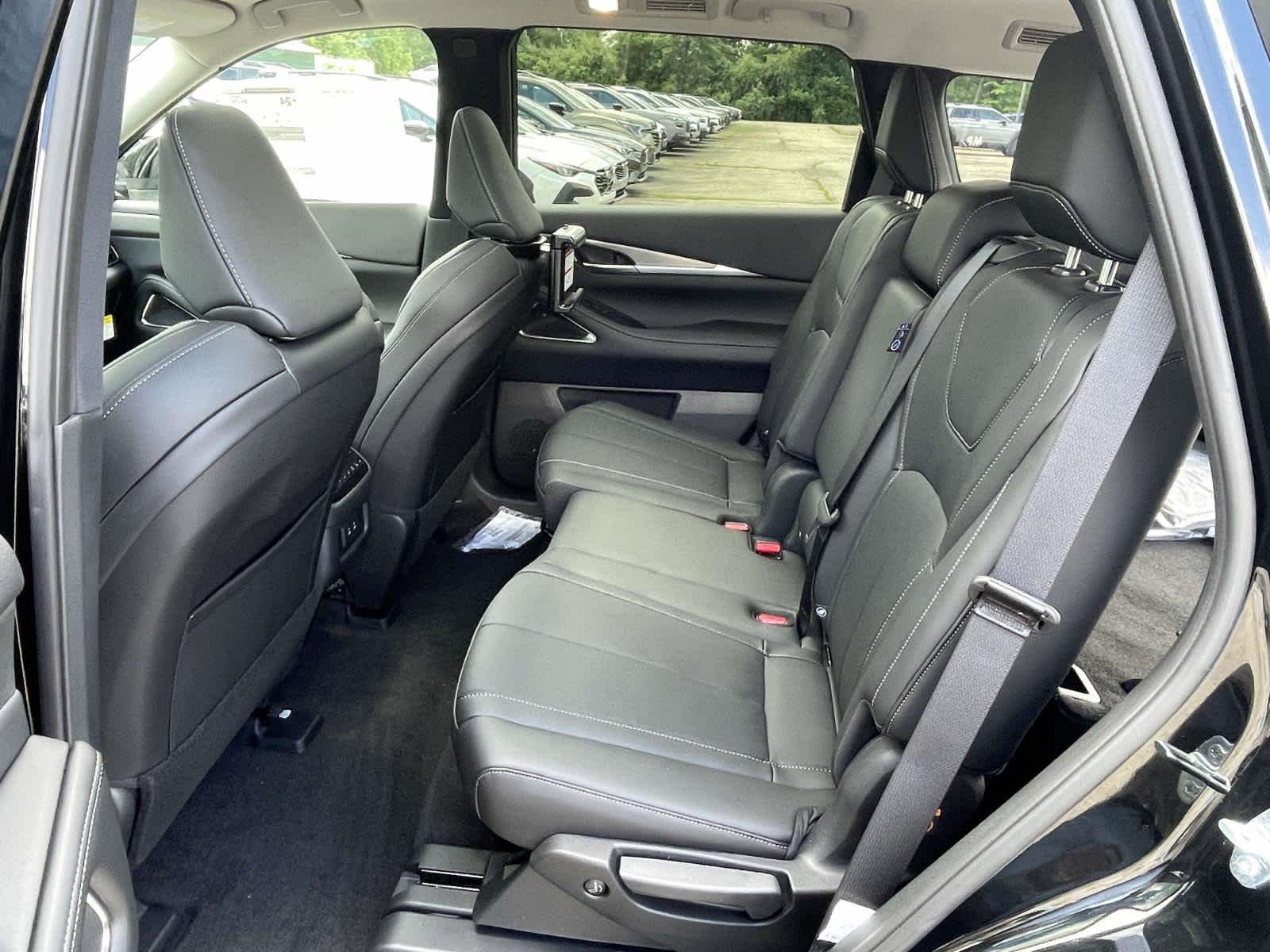 New 2027 Mineral Black INFINITI LUXE image 18