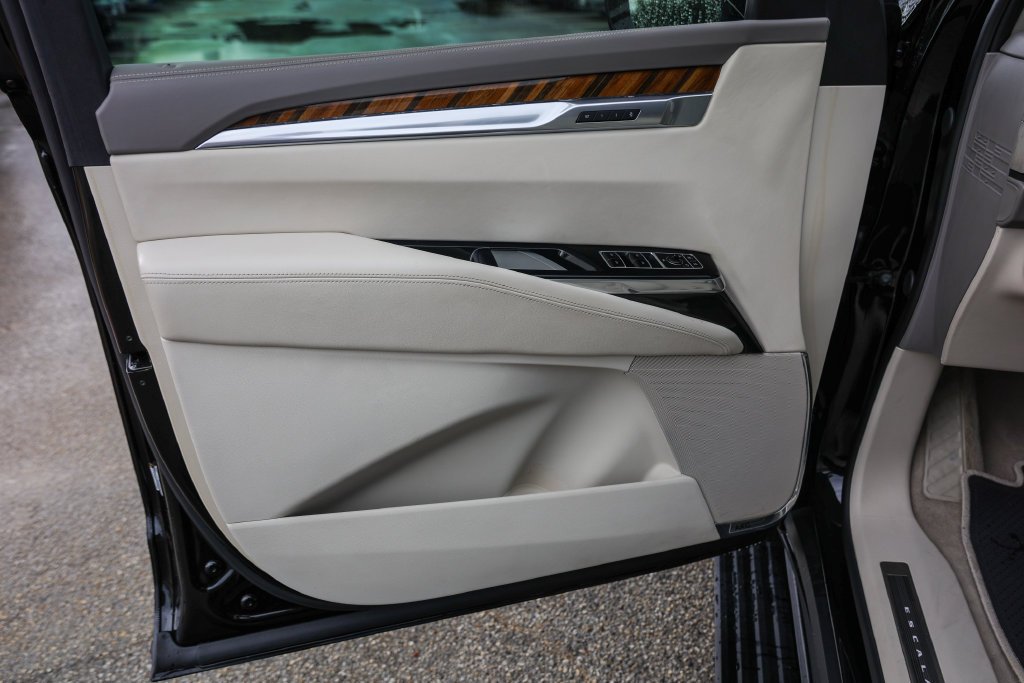 Certified Used 2025 Black Raven Cadillac Sport Platinum image 22