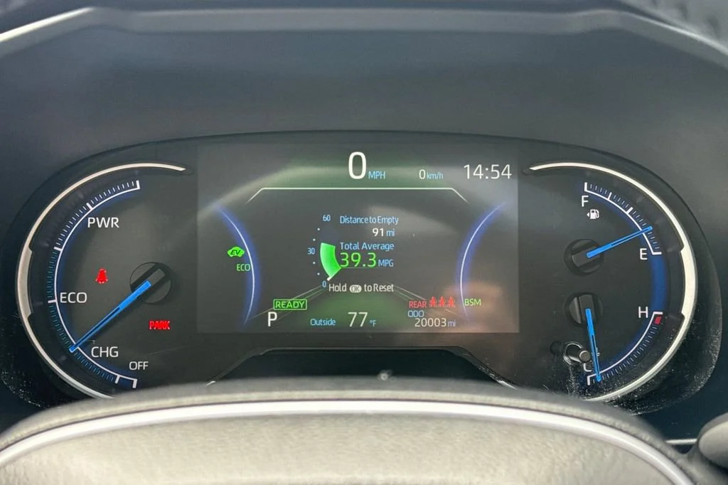 2025 Toyota RAV4 XLE - Photo 24