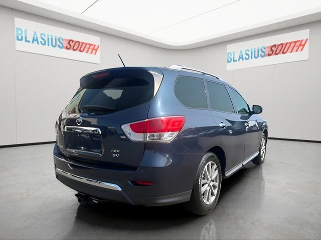 Used 2015 Blue Nissan SV image 3