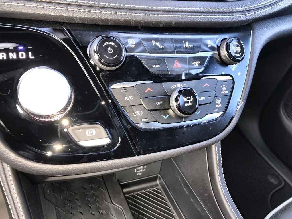 2026 Chrysler Pacifica Limited - Photo 19