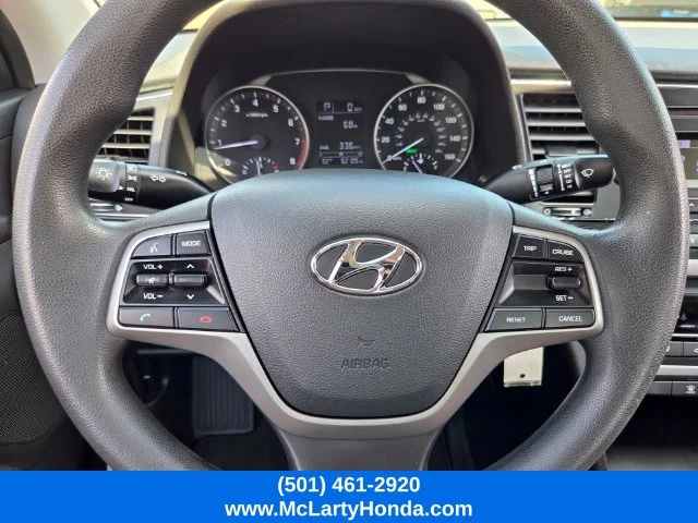Used 2018 Quartz White Pearl Hyundai SE image 28