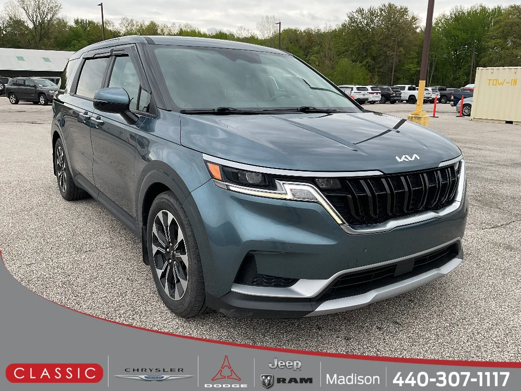 2022 Kia Sedona EX's photo