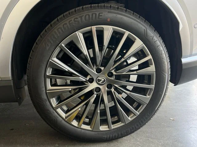 Certified Used 2025 Iridium Lexus 450h+ Luxury image 10