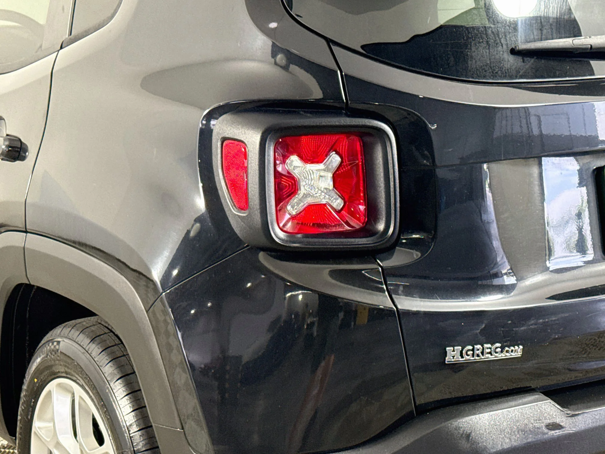 Used 2018 Black Jeep Latitude image 32