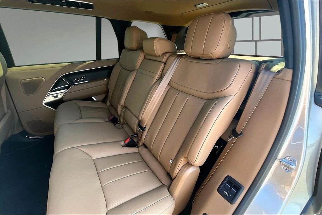 New 2026 Batumi Gold Premium Metallic Land Rover SE image 10