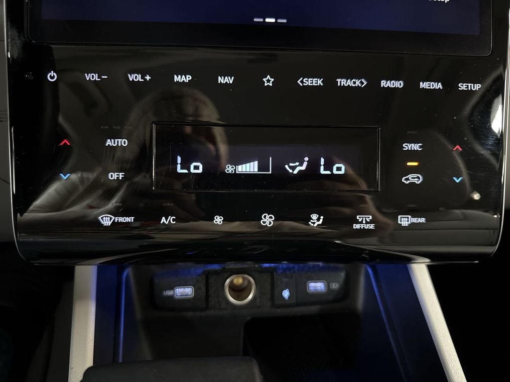 Used 2024 Black Pearl Hyundai SEL image 26