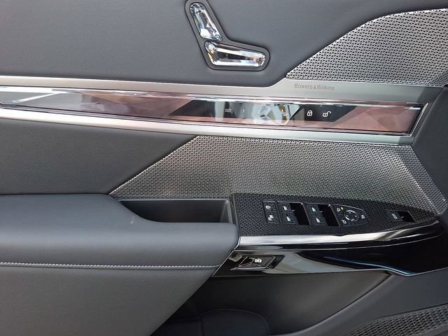 New 2026 Mineral White Metallic BMW 760i xDrive image 10