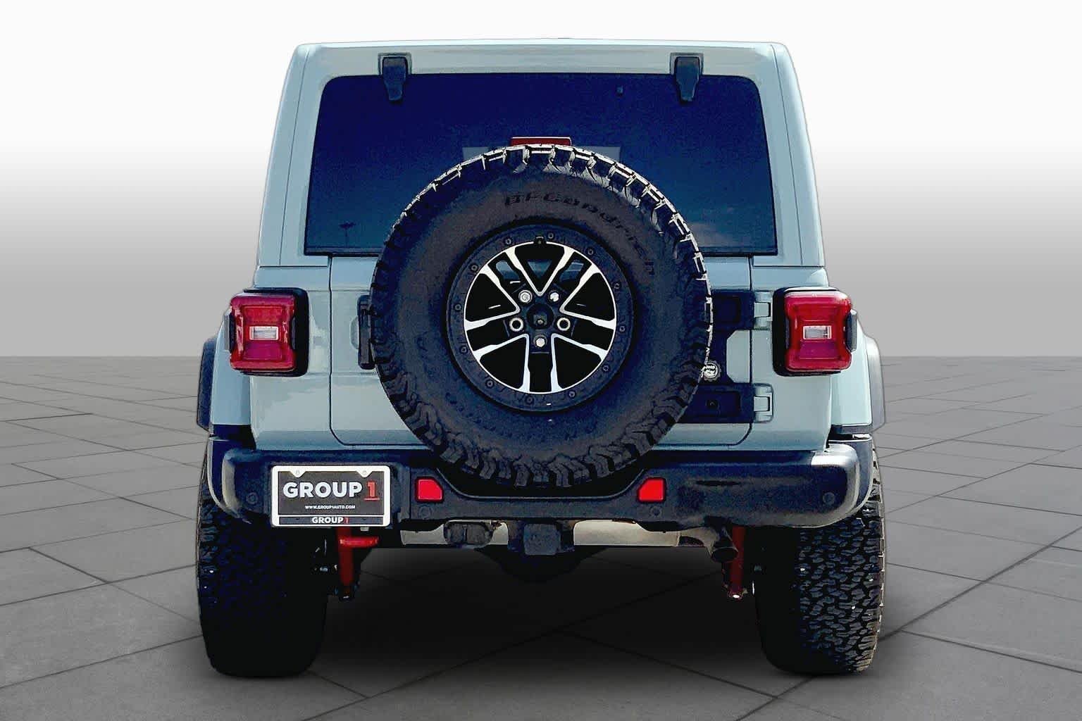 Used 2024 Earl Clearcoat Jeep Rubicon X image 5