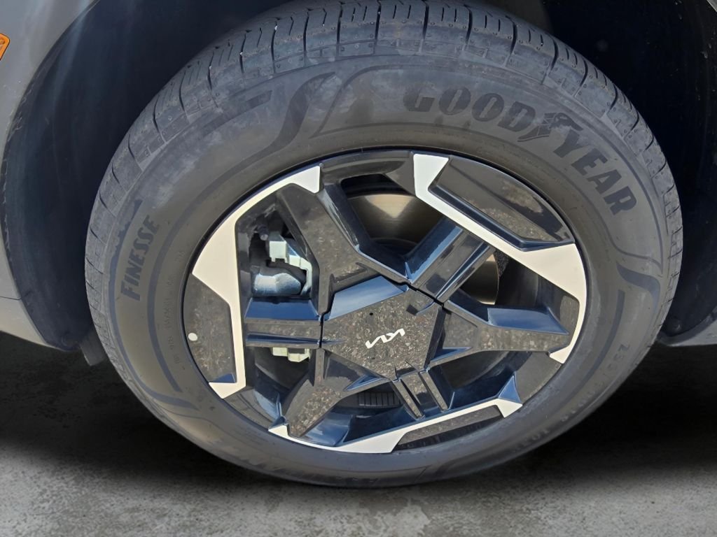 Used 2026 Fusion Black Kia S image 30