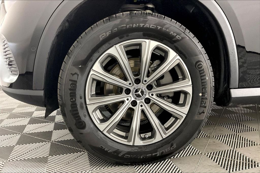 New 2026 Black Mercedes-Benz GLC 300 image 11