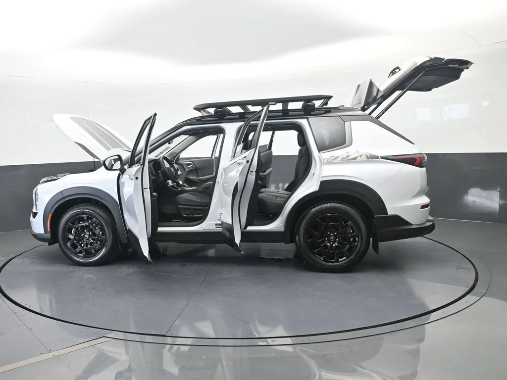 New 2026 White / Black Mitsubishi Trail Edition image 84