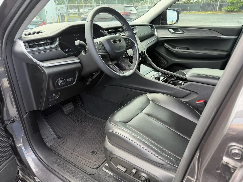 Used 2023 Gray Jeep Limited image 11