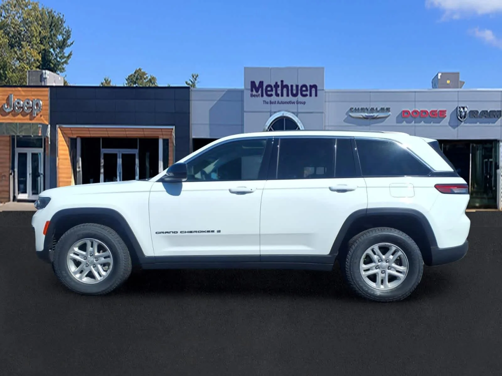 Used 2023 Bright White Clearcoat Jeep Laredo image 6