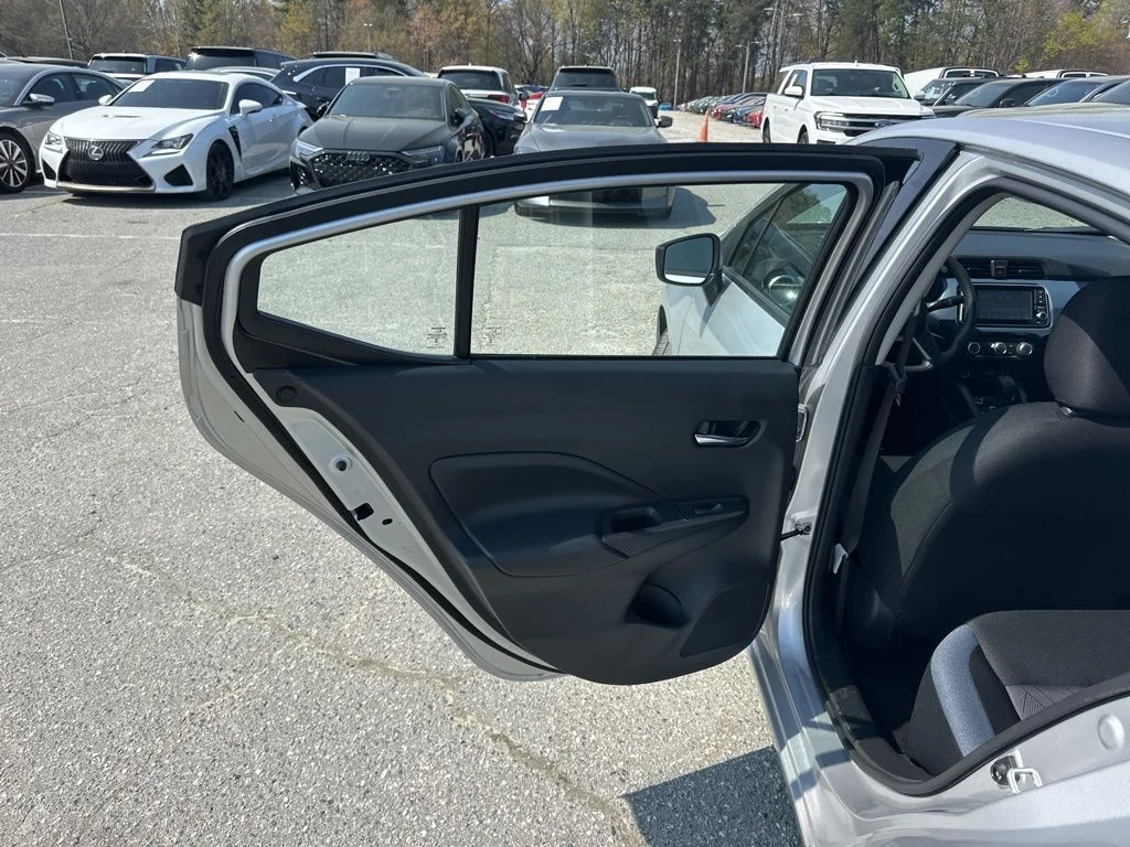 Used 2025 Silver Nissan 1.6 SV image 22