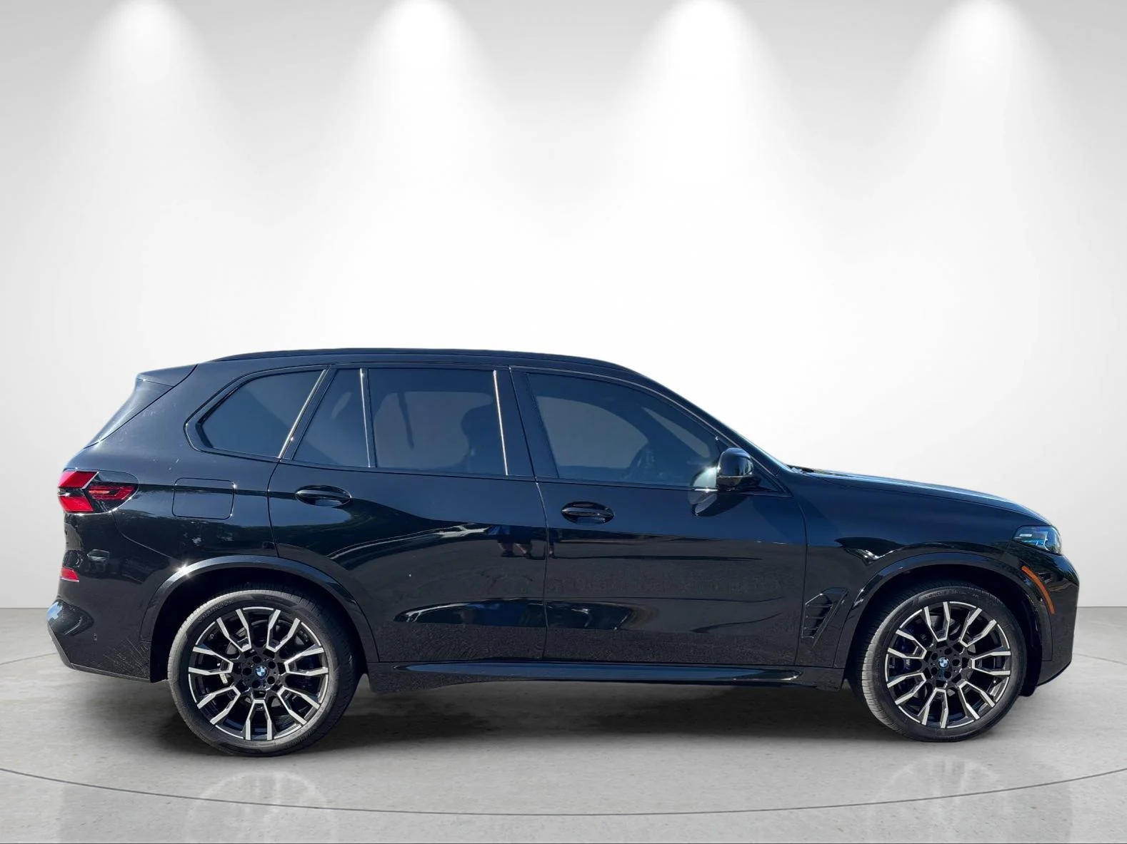 Used 2025 Black Sapphire Metallic BMW M60i image 6