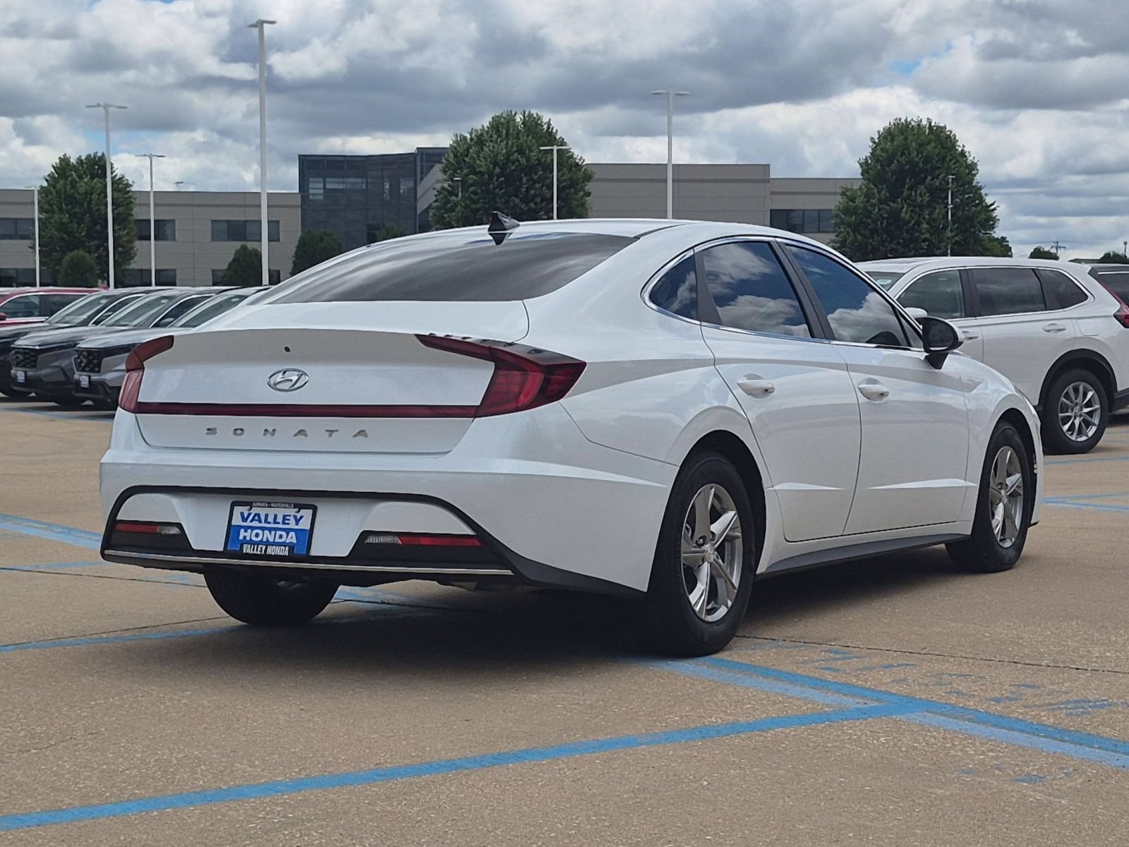 Used 2022 Quartz White Hyundai SE image 6