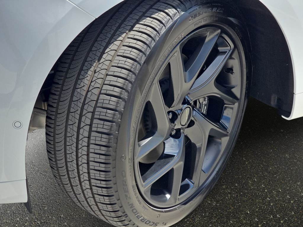 New 2026 Fuji White Land Rover Dynamic SE image 34