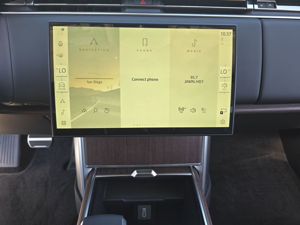 New 2026 Fuji White Land Rover SE LWB image 22