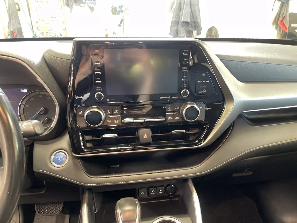 Used 2021  Toyota XLE image 16